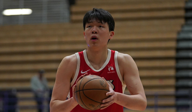 乐鱼-今日继续休战！杨瀚森因背伤再次缺战G联赛：赛前曾参加热身训练